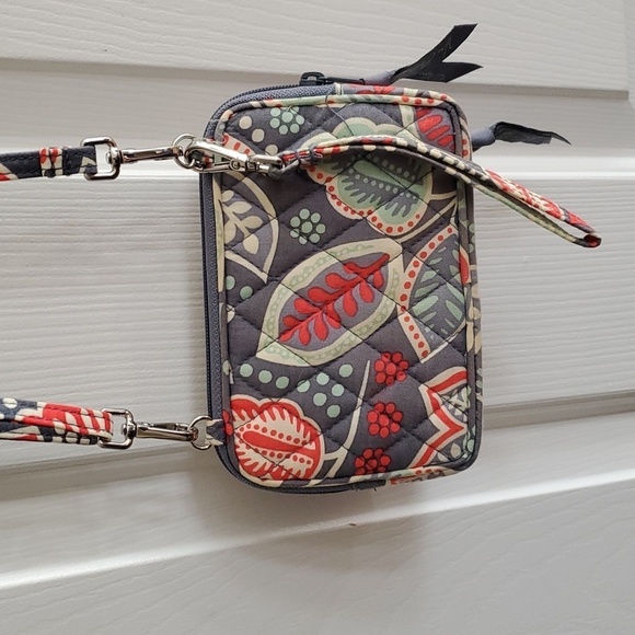 Vera Bradley All in One Crossbody Bag/ wristlet in Nomadic Floral - Picture 3 of 9
